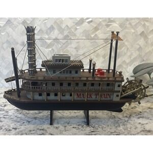 VINTAGE 1960's DISNEYLAND MARK TWAIN RIVERBOAT FIGURAL AM RADIO MODEL STEAMBOAT